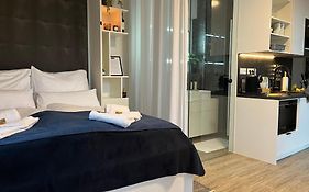 Voll ausgestattete Apartments - Self Check-in - Küche-Parkplatz - BEYOND Staying